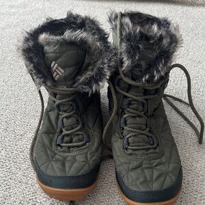 Columbia Women's Olive Quilted Winter Boots